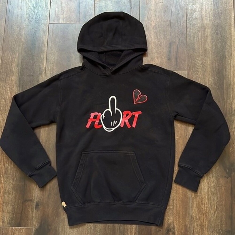 Flirt FU Middle Finger Heartbroken Hoodie Sweatshirt size Small Black Red Heart